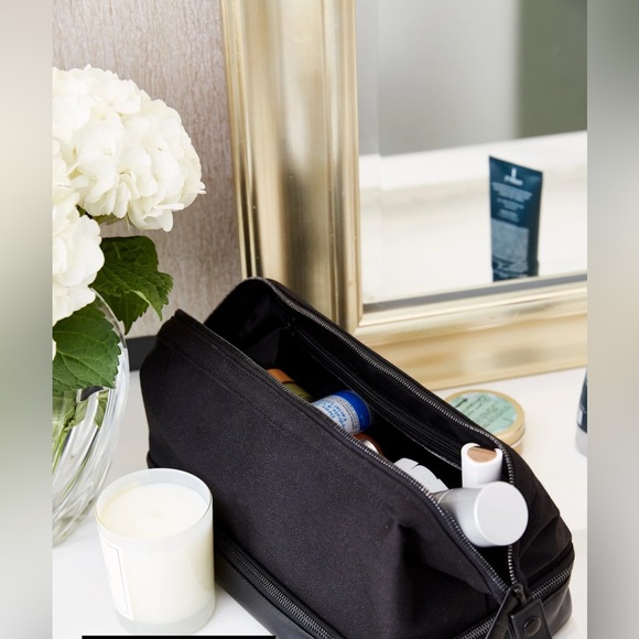 BEIS black toiletry Travel Bag in excellent condition. - Picture 2 of 9